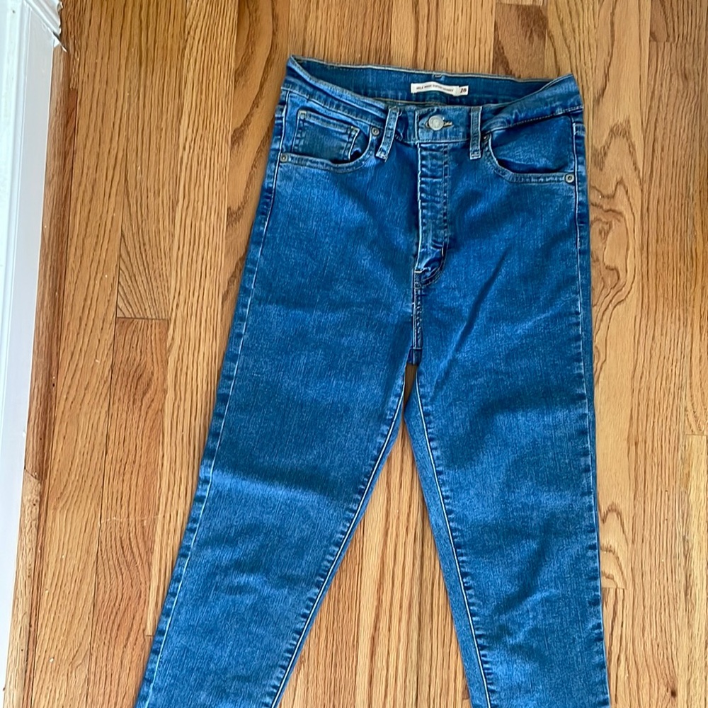 Levi’s mile high super skinny medium wash size 28
